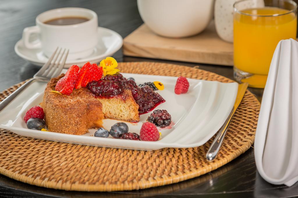 Suites Contempo Mexico City Exterior photo A breakfast of fruit and orange juice