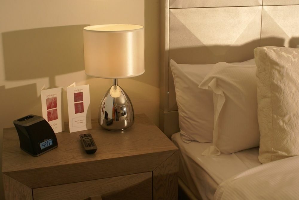 Suites Contempo Mexico City Exterior photo A bedside table